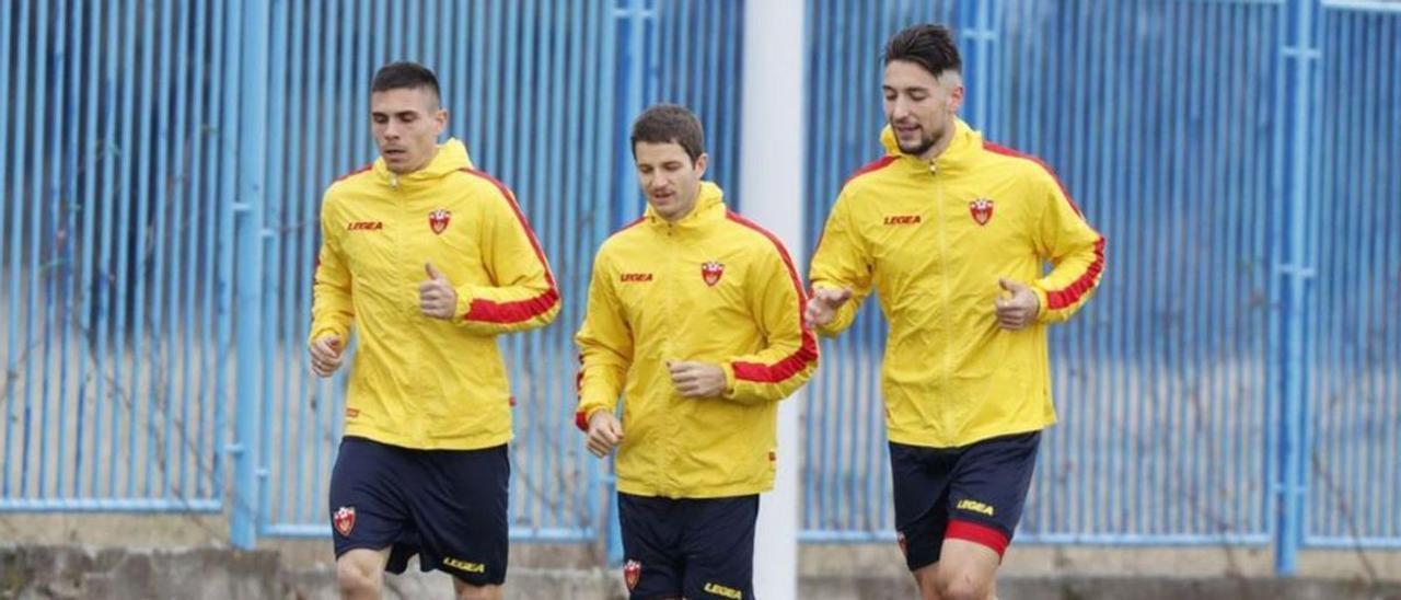 Uros Djurdjevic, a la izquierda, en un entrenamiento con Montenegro. | F. M.