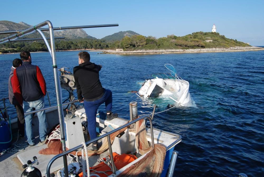 El ferry de Ciutadella hunde un pesquero por accidente en el Port d'Alcúdia