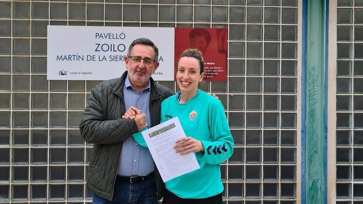 El Visitelche.com CB Elche, conjunto que milita en la Liga Guerreras Iberdrola, ha anunciado este viernes la renovación por una temporada más de su capitana, María Flores.