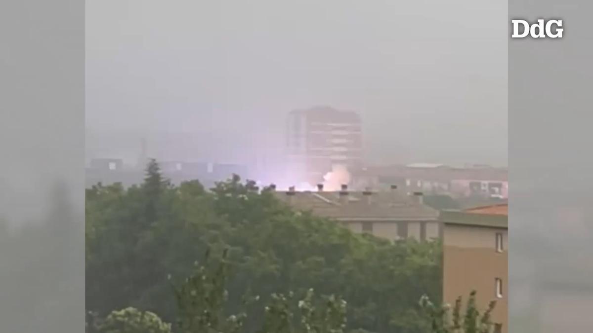 Vídeo | Explosió a la via del tren a Girona