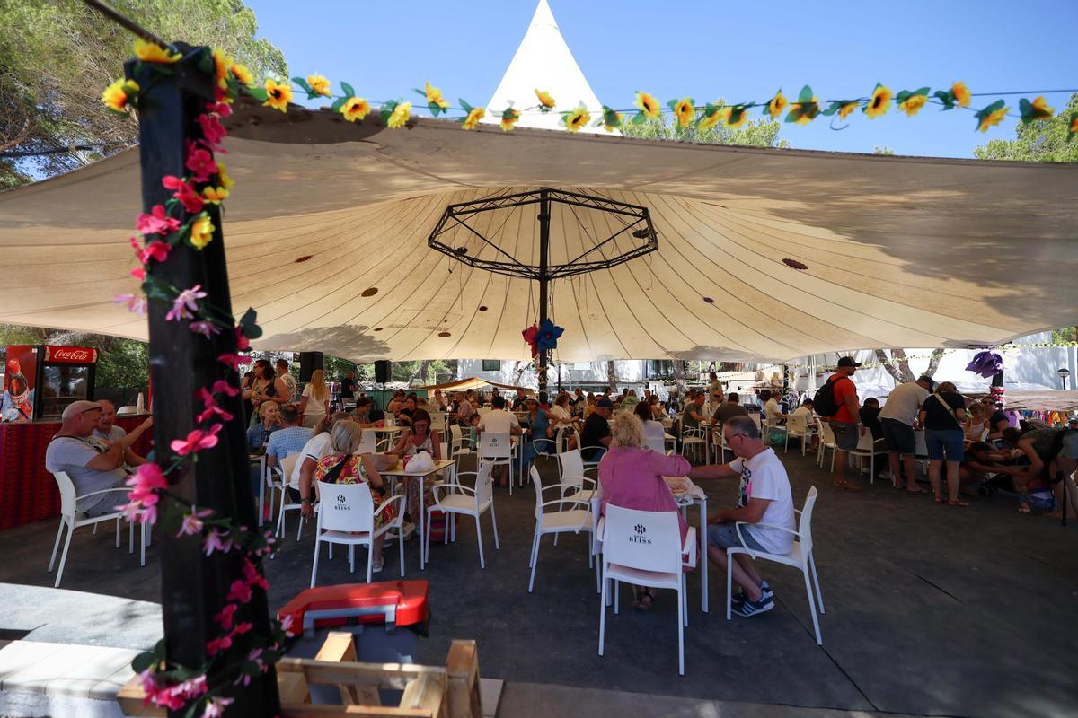 La apertura del Hippy Market de es Canar, en imágenes