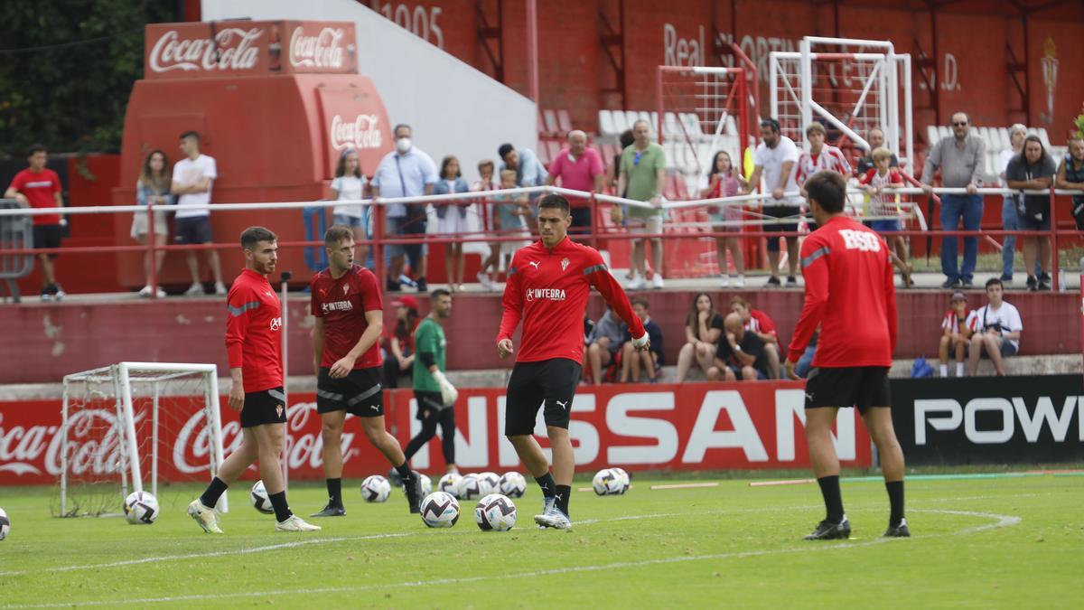 La plantilla del Sporting, durante un entrenamiento.