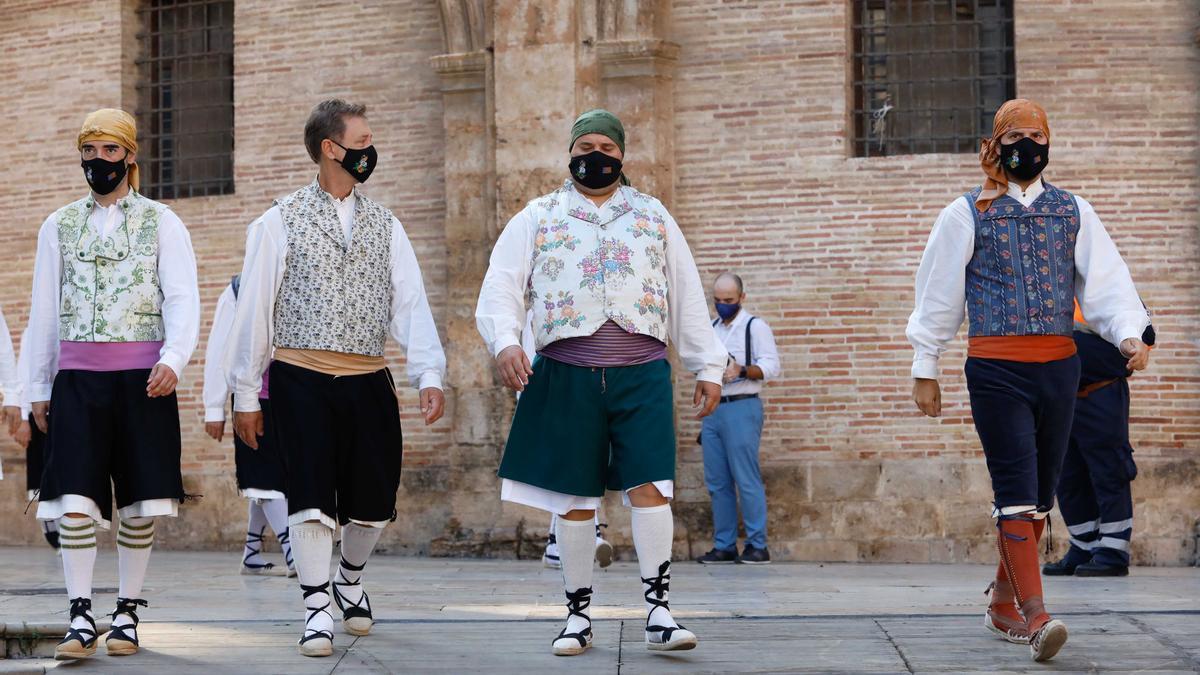 Búscate en el segundo día de Ofrenda por las calles del Mar y Avellanas entre las 9:00 y 10:00 horas