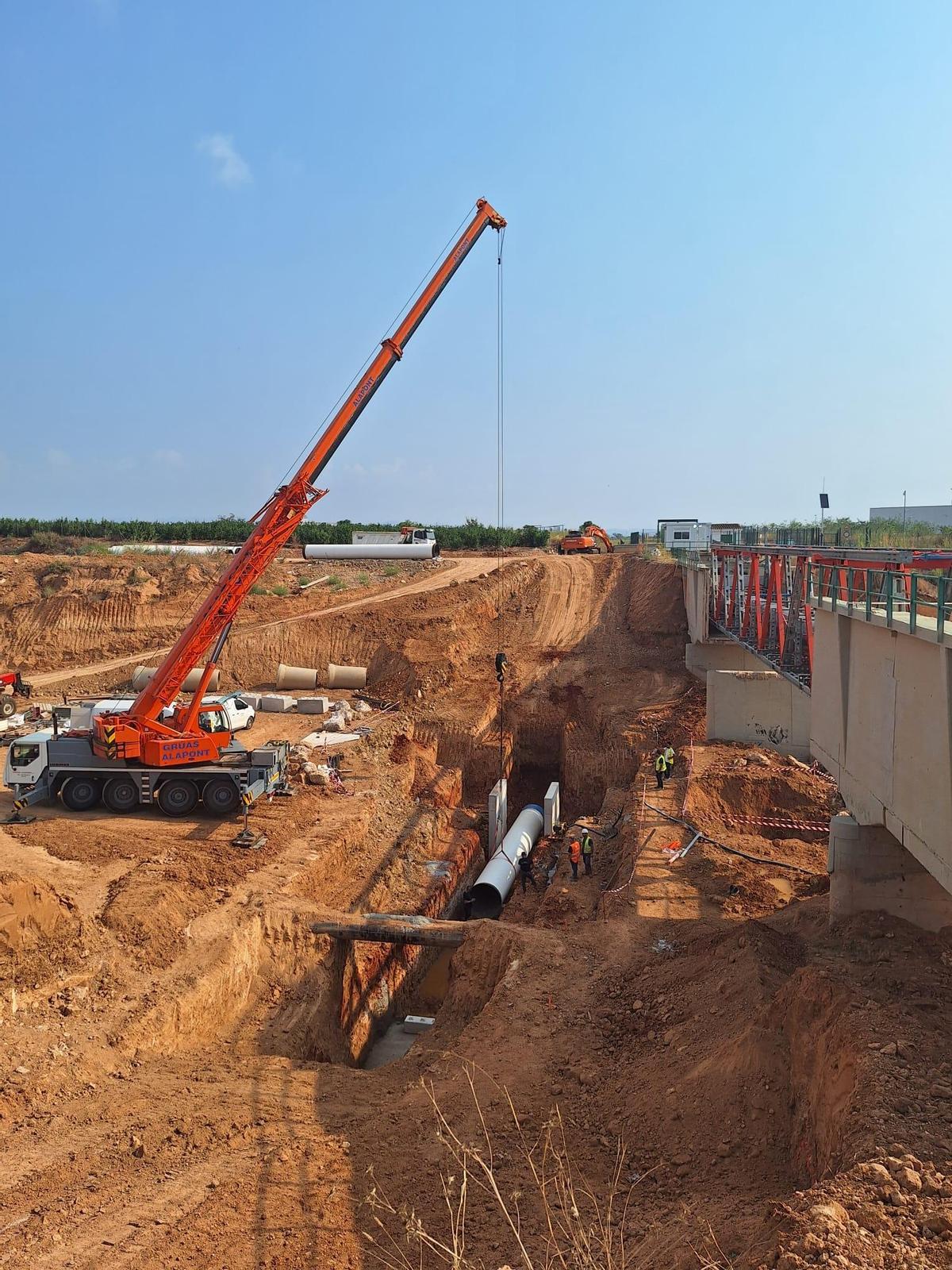 Acueducto Canal Júcar Turia en en barranco del Poyo.