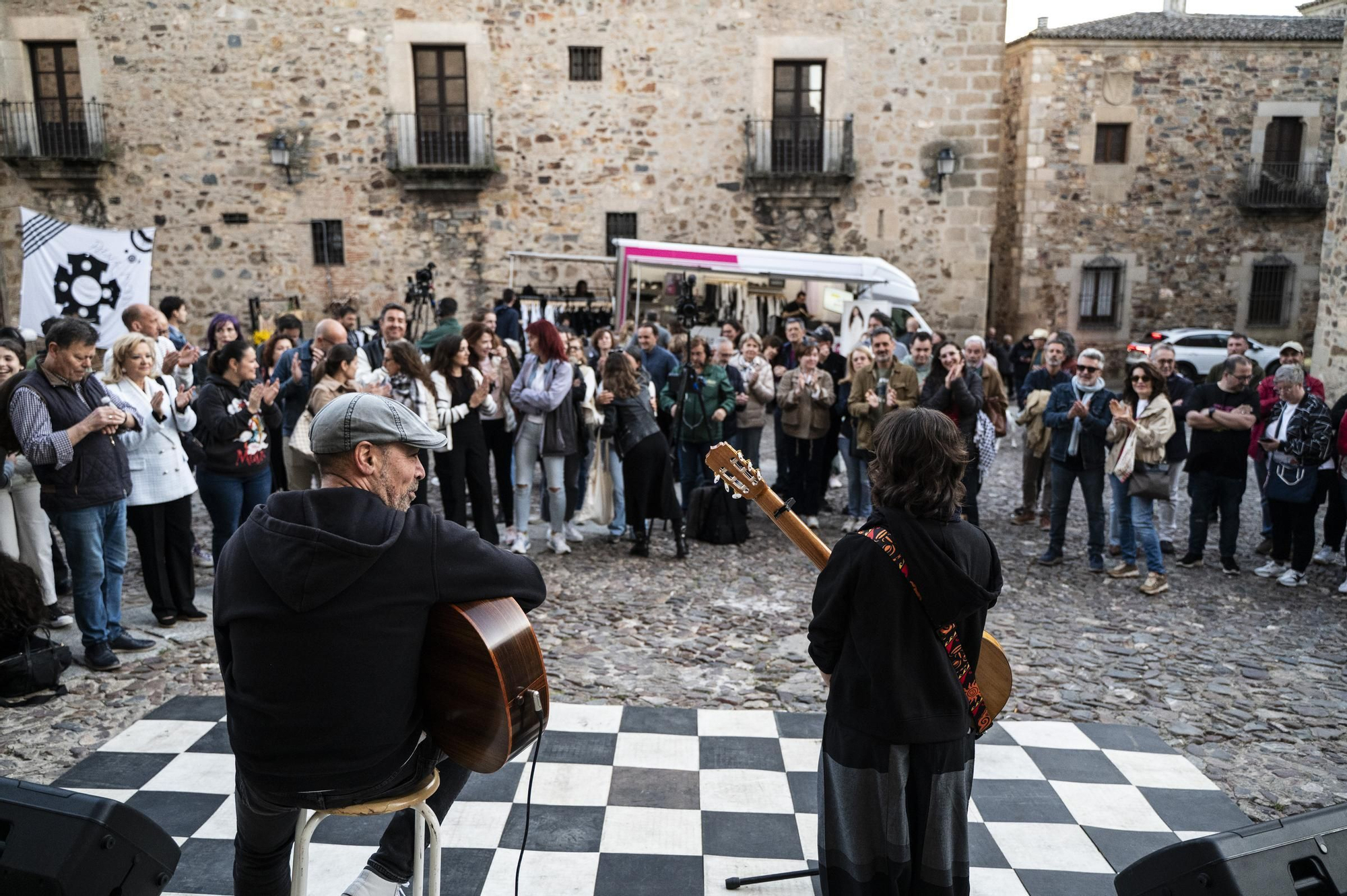 Cáceres festeja la luna llena de mayo