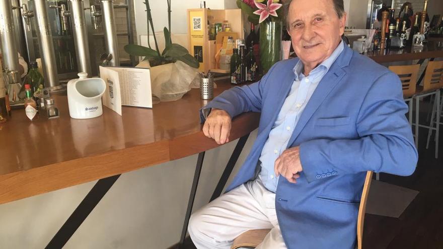 Santiago Domínguez, mítico cocinero y ahora también miembro de honor de La Carta Malacitana