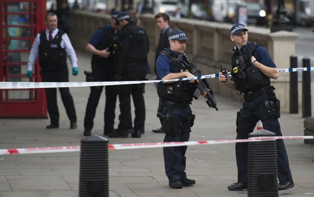 Un detenido en Londres que portaba dos cuchillos junto a Downing Street