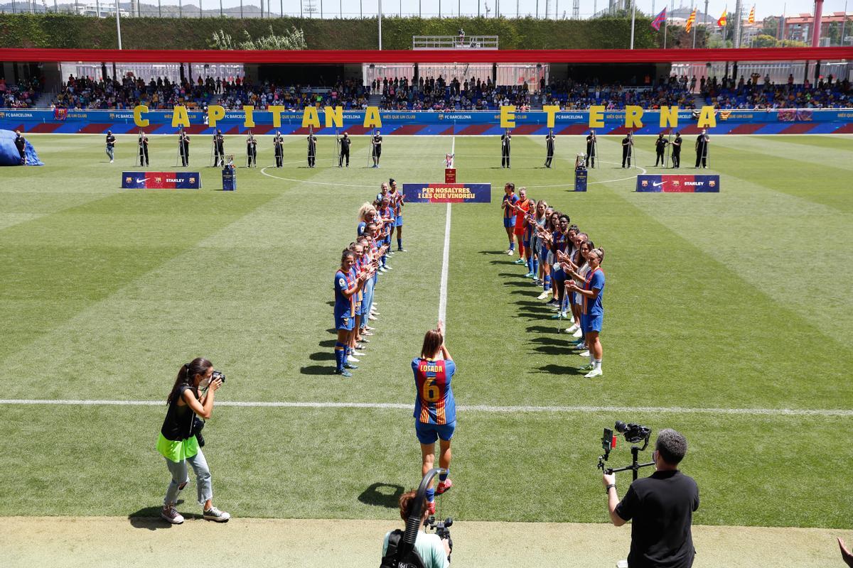 Las jugadoras del Barça le hicieron un pasillo a su capitana Las jugadoras del Barça le hicieron un pasillo a su capitana