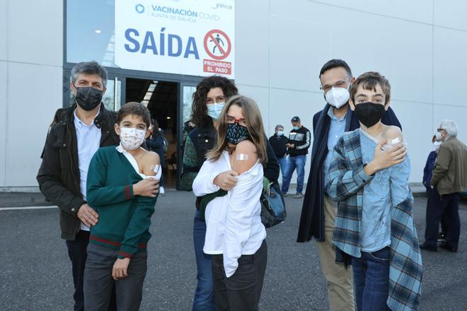 Pablo Piñeiro, Martín y Luis Martínez con sus padres