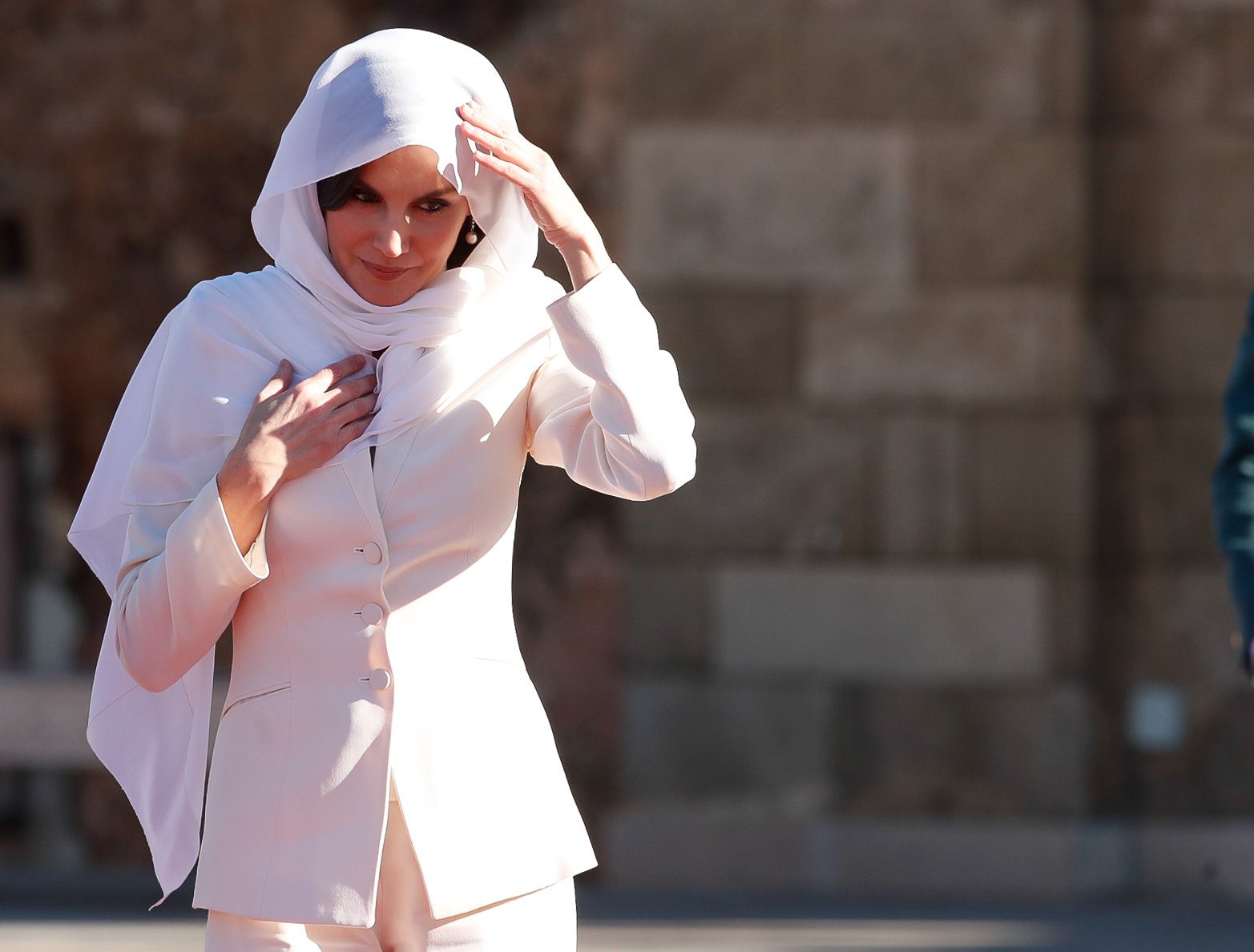 Letizia Ortiz con velo blanco en Marruecos
