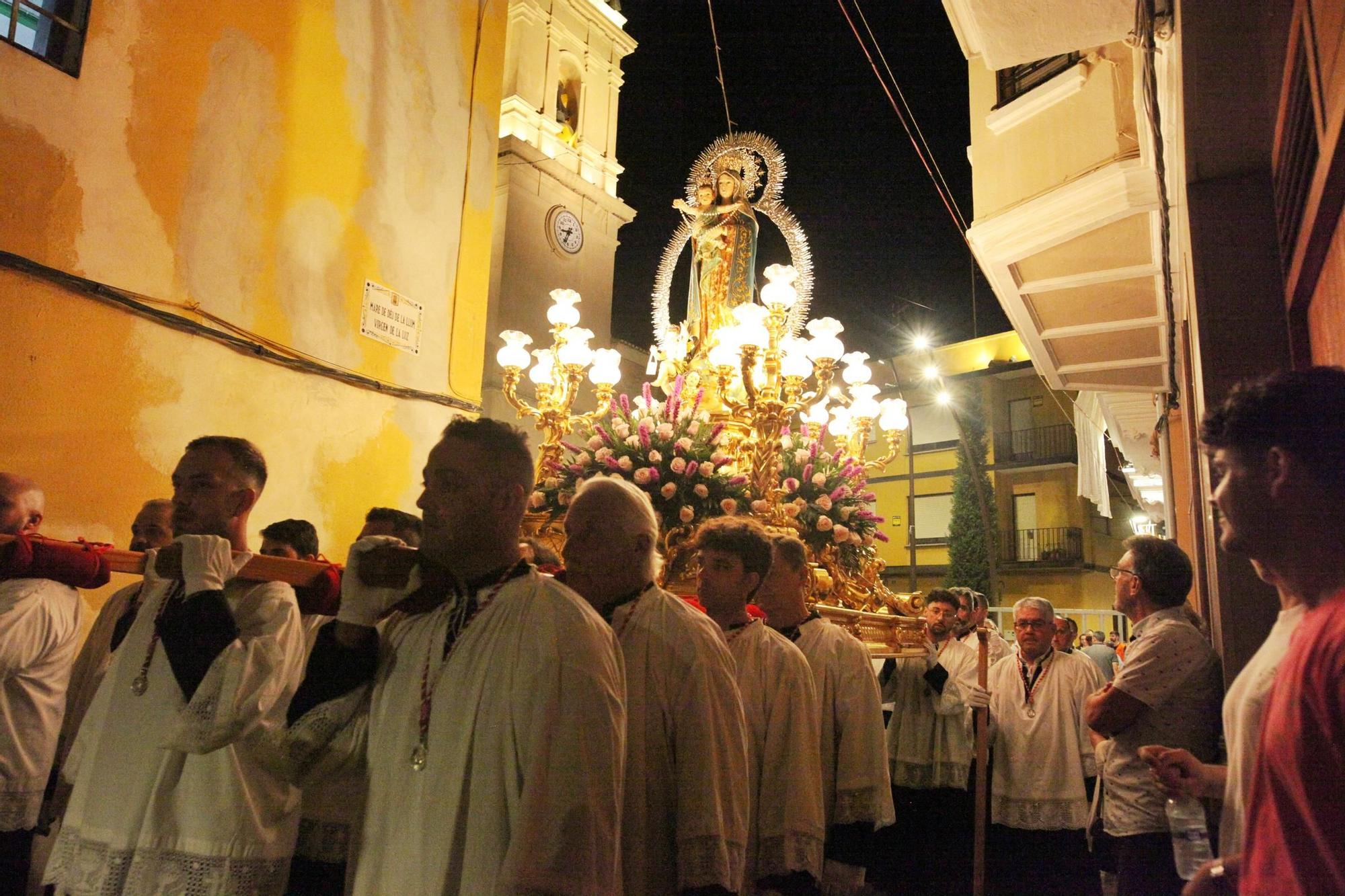 Las mejores imágenes de la ofrenda a la Mare de Déu del Roser en Almassora