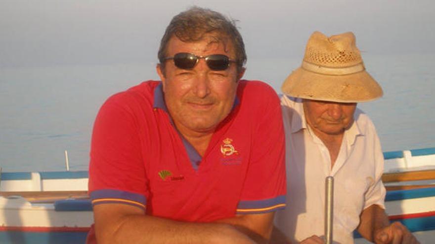 Pepe Almoguera y su padre Julián en la playa de Pedregalejo.