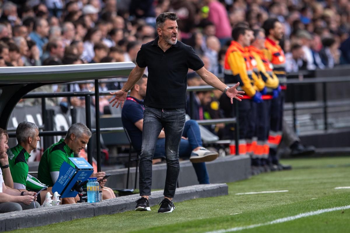 Iván Ania durante el encuentro entre el Castellón y el Córdoba CF.
