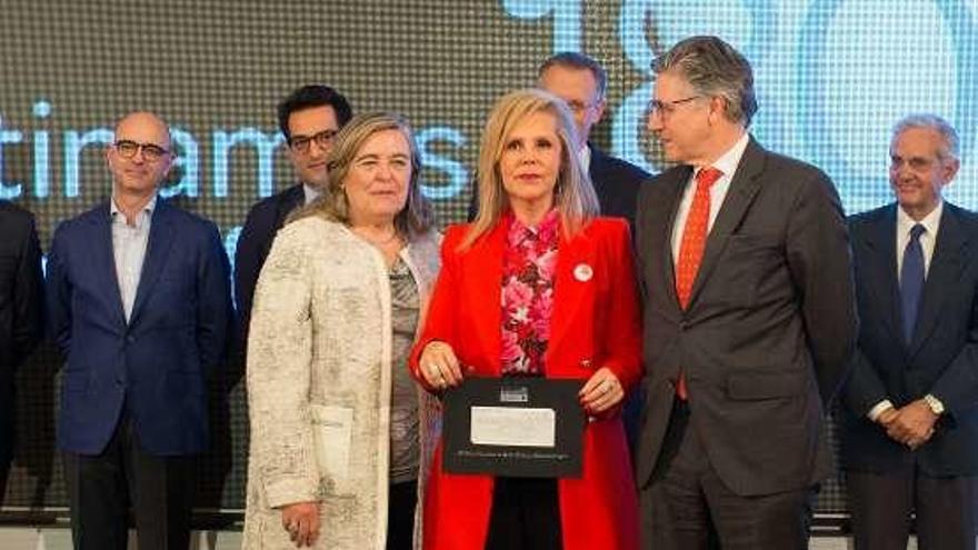 Acto de entrega de los fondos donados por Carrefour a Aspanaes.