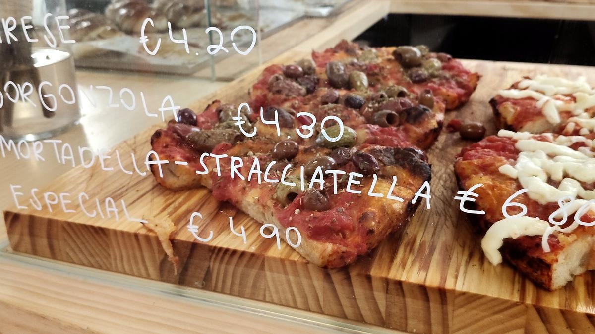 La vitrina del Forno Bomba.