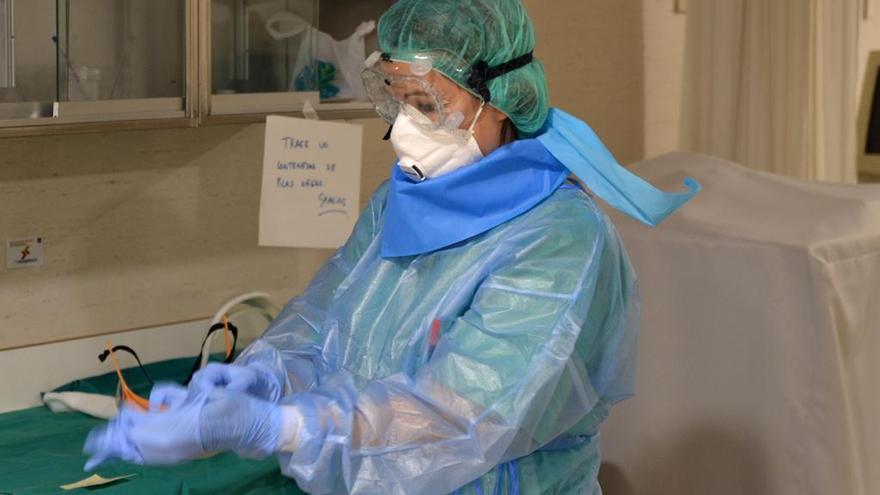 Una profesional de la sanidad, durante su labor en la pandemia.