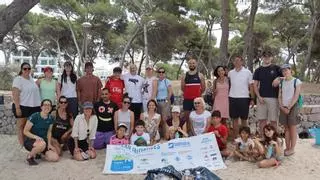 Recogen más de 2.500 colillas en una hora en la playa de Santa Ponça