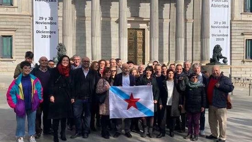 Los representantes del BNG, ayer en la Carrera de San Jerónimo.