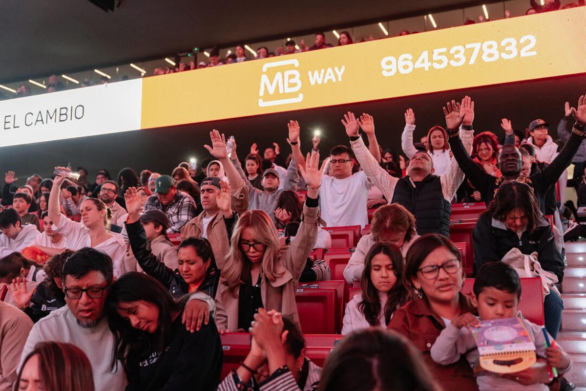 Asistentes al evento evangélico 'The Change' el pasado 2 de mayo de 2026 en Madrid