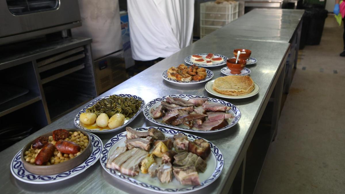 LALIN. FEIRA DO COCIDO COMIDA OFICIAL NO PAZO DE BENDOIRO