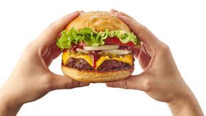 Troba un dit humà dins l’hamburguesa que menjava en un restaurant