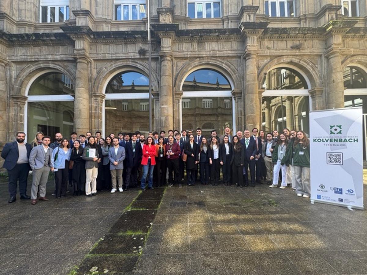 Participantes en la primera edición del Torneo Internacional de Debate Kolvenbach organizado por el Colegio Mayor San Agustín de Santiago.