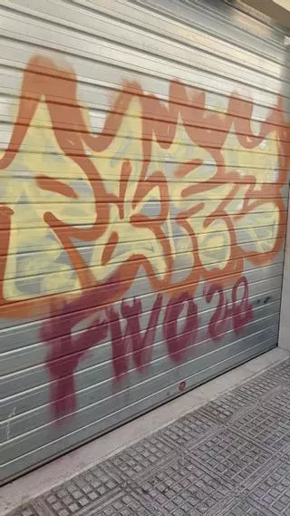 No te pierdas las fotos de la noche de vandalismo en el centro de Ibiza