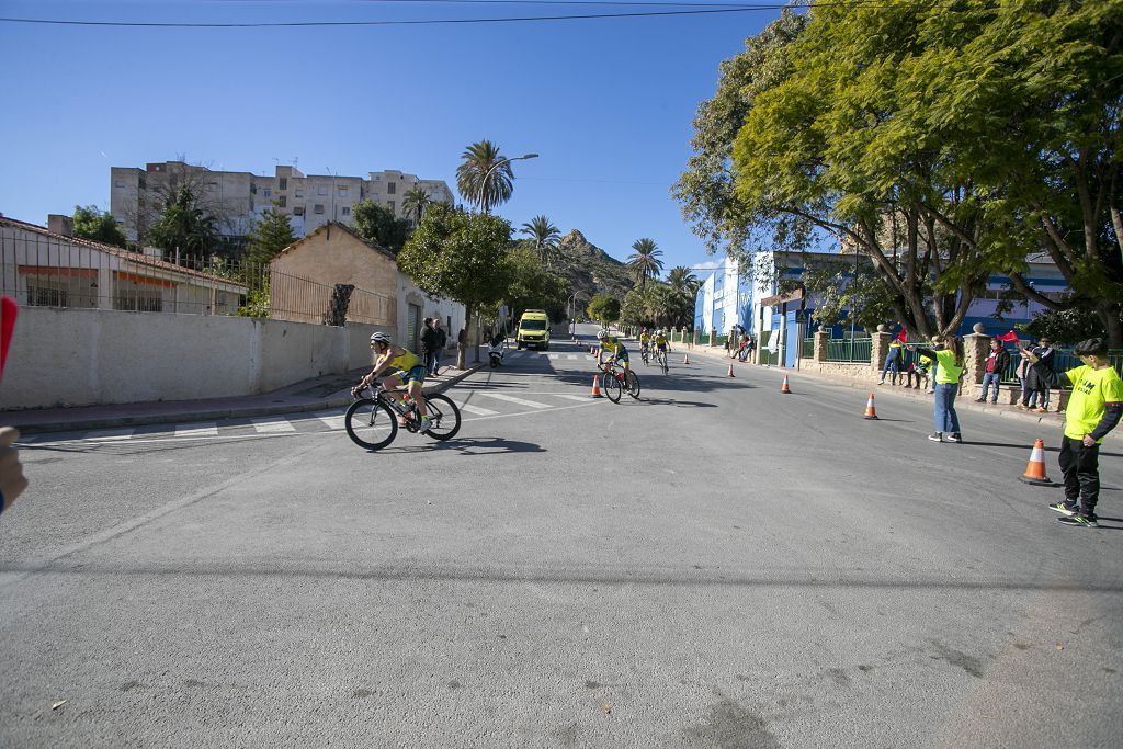 Duatlón en el campo de fútbol de Archena