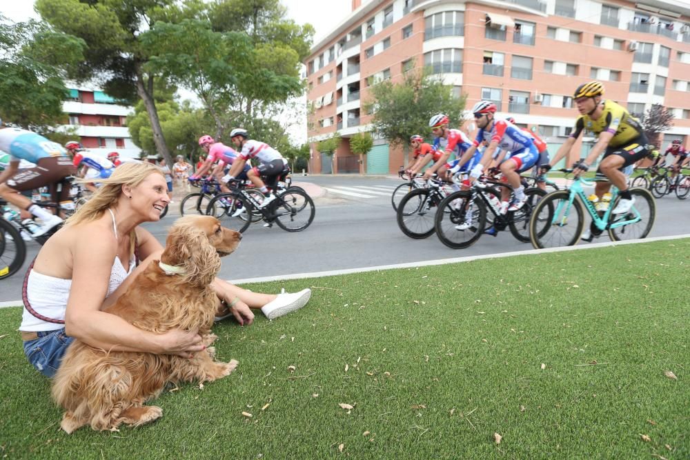 Sam Bennett gana la tercera etapa de la Vuelta.