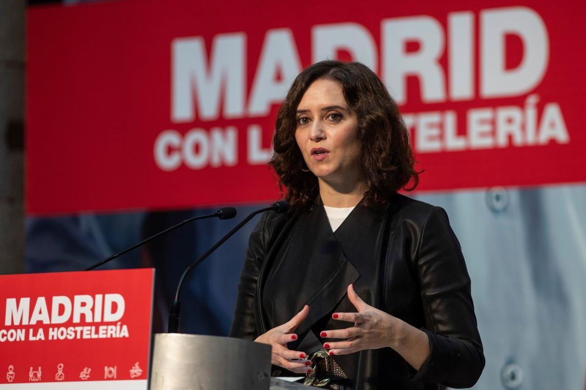 MADRID, 06/11/2020.- La presidenta de la Comunidad de Madrid, Isabel Díaz Ayuso, da un discurso durante el acto Madrid con la hostelería celebrado este viernes en la Real Casa de Correos en Madrid. EFE/Rodrigo Jiménez