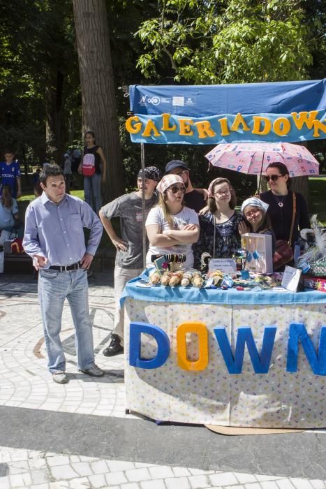 Mercadillo de escolares en el Paseo de Los Álamos