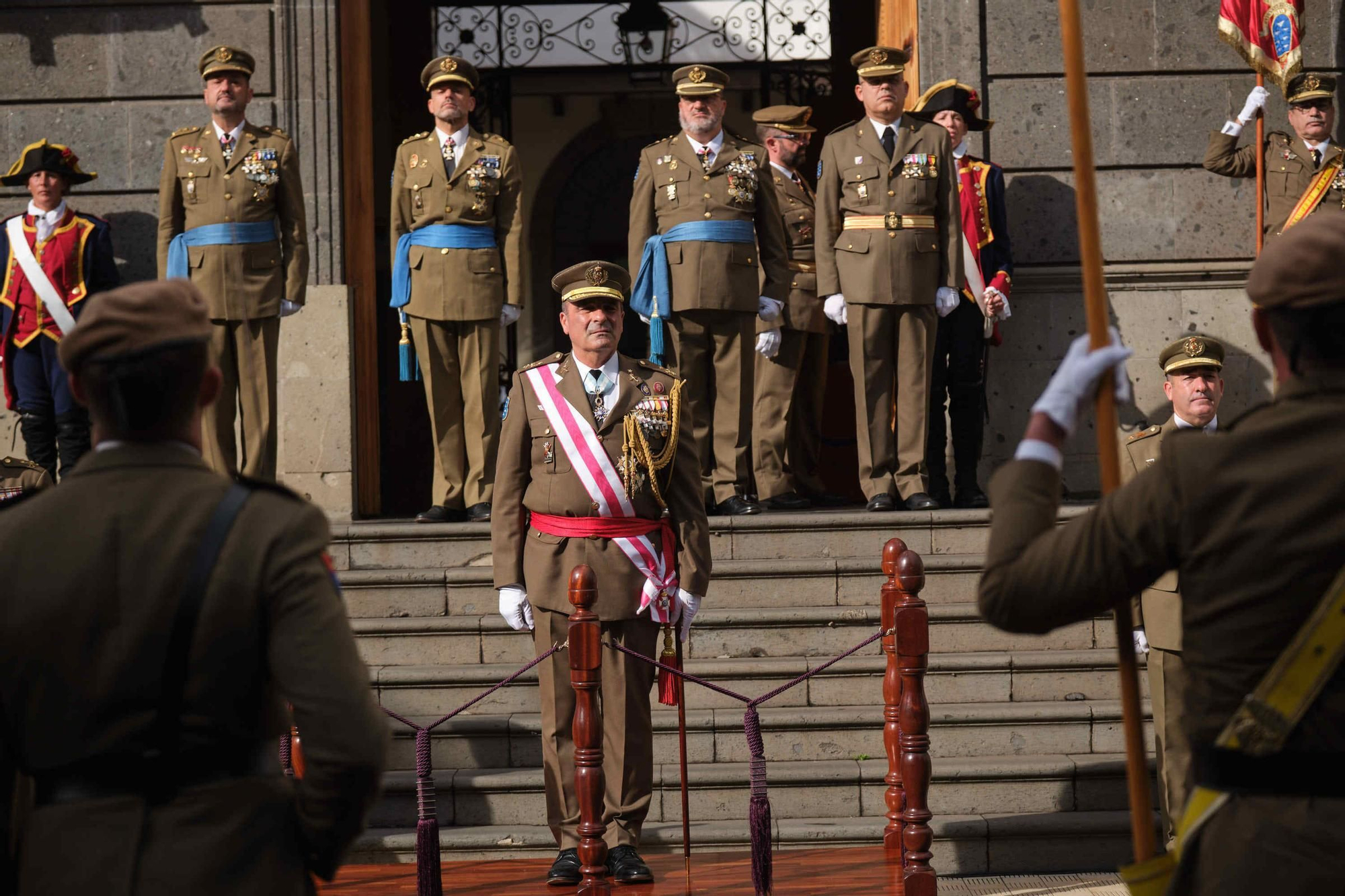 Desfile de tropas con motivo de la Pascua Militar en la plaza Weyler