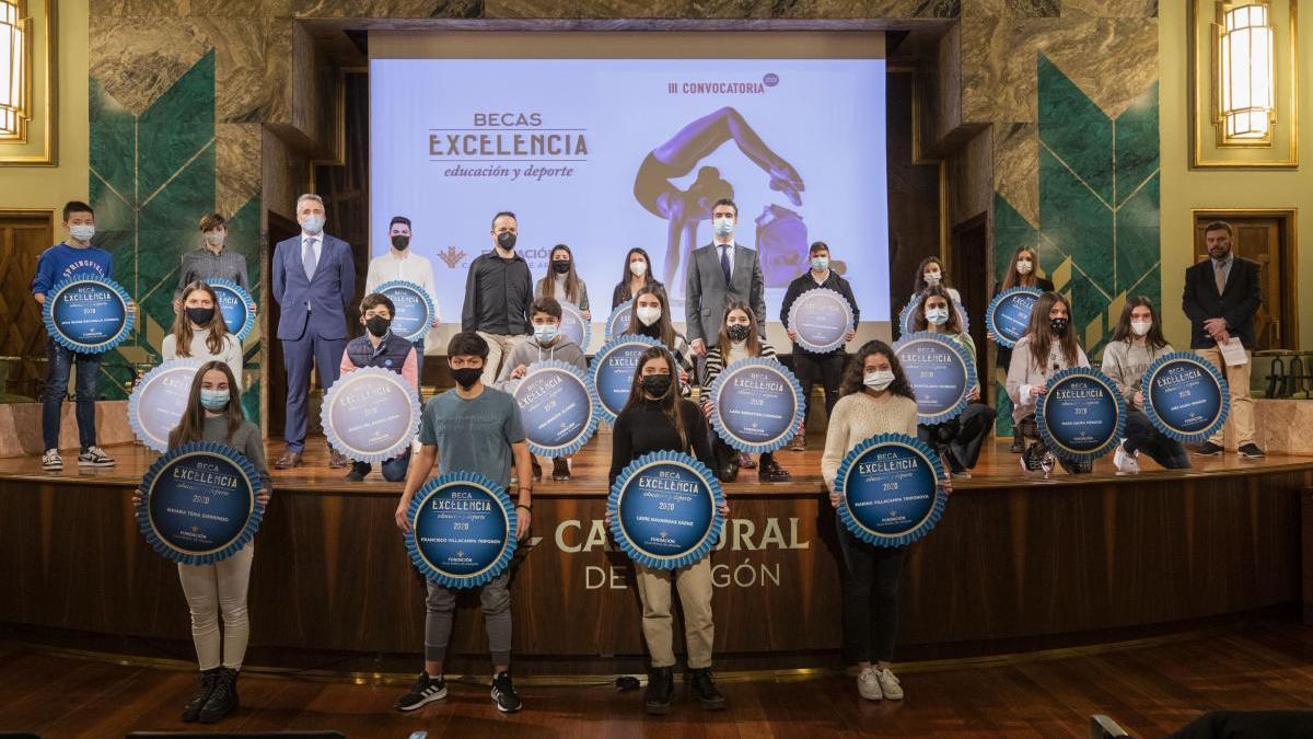 Veinte jóvenes reciben las Becas Excelencia el año pasado