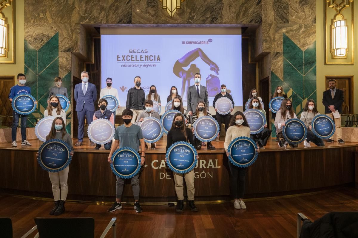 Veinte jóvenes reciben las Becas Excelencia