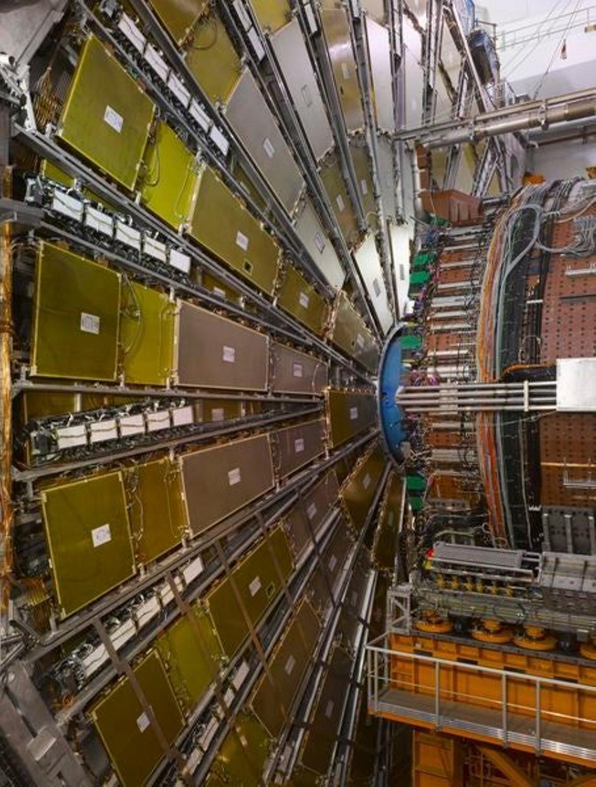 El gran Colisionador de Hadrones ubicado dentro de la Organización Europea para la Investigación Nuclear