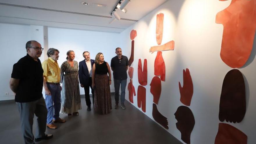 El centro de arte Rafael Botí inaugura la exposición de la Bienal de Artes Plásticas.