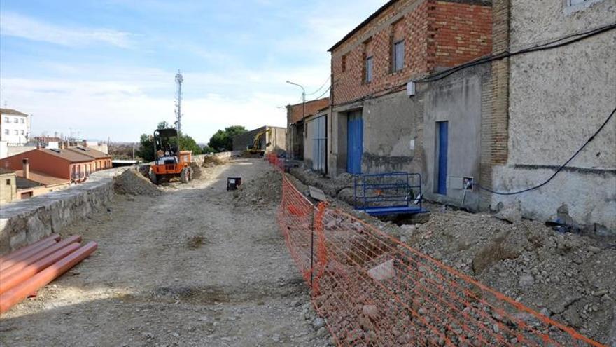 Los trabajos de urbanización de la calle Postigo, en su recta final