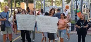 Cacerolada por el retraso en el inicio de curso en Manises