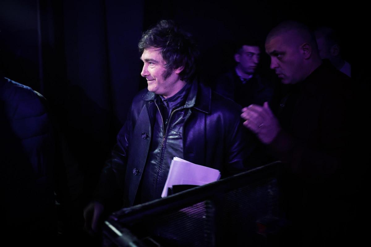 Milei sufre un duro golpe electoral ante un peronismo revitalizado con Axel Kicillof