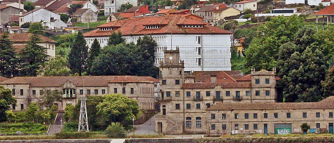 Edificios Morse, Faraday y Siemens, en el antiguo recinto militar de la ETEA, en Teis. |   // MARTA G. BREA