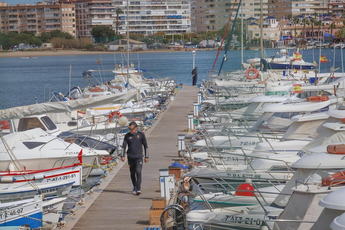 Pantalán del Club de Pesca "Joaquín García" de Torrevieja, en el muelle de Poniente del puerto