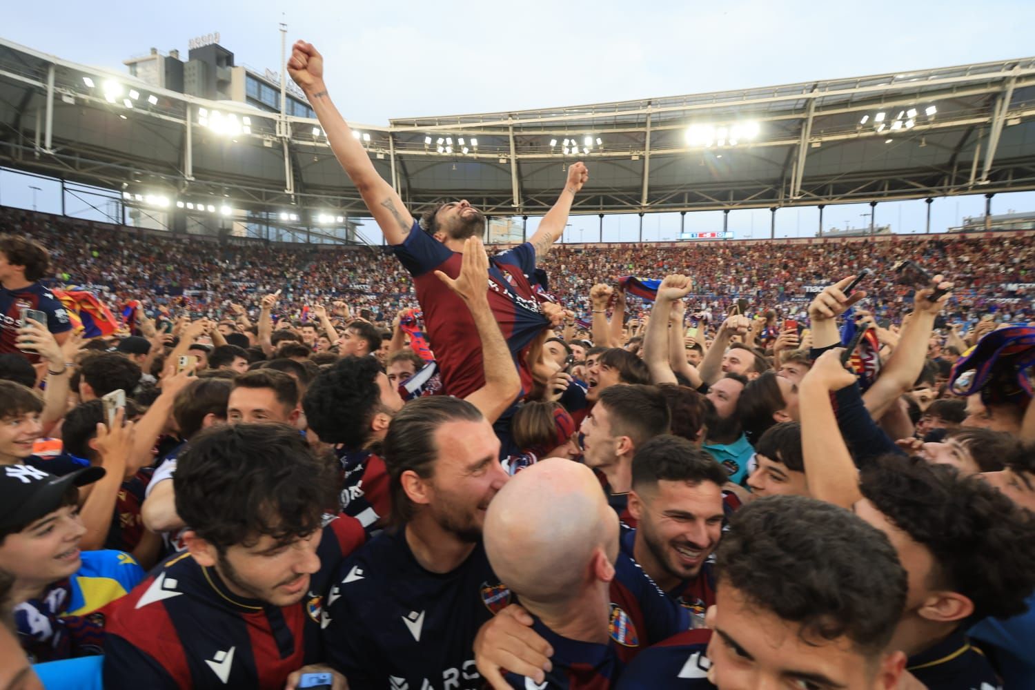 Fiesta en el Ciutat de Valencia: El Levante UD, campeón de Segunda División