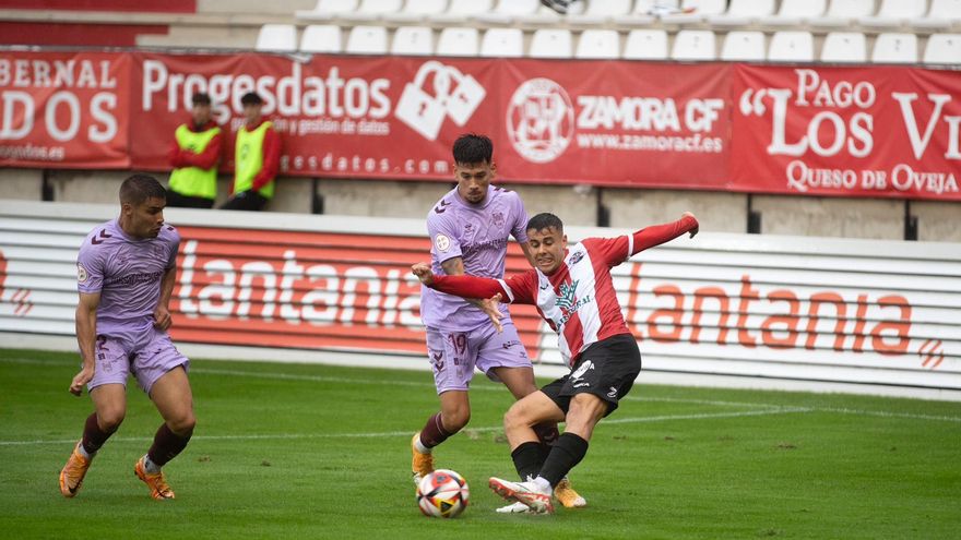 El Zamora CF encaja su primera derrota a manos del Pontevedra CF de Yago Iglesias (0-4)