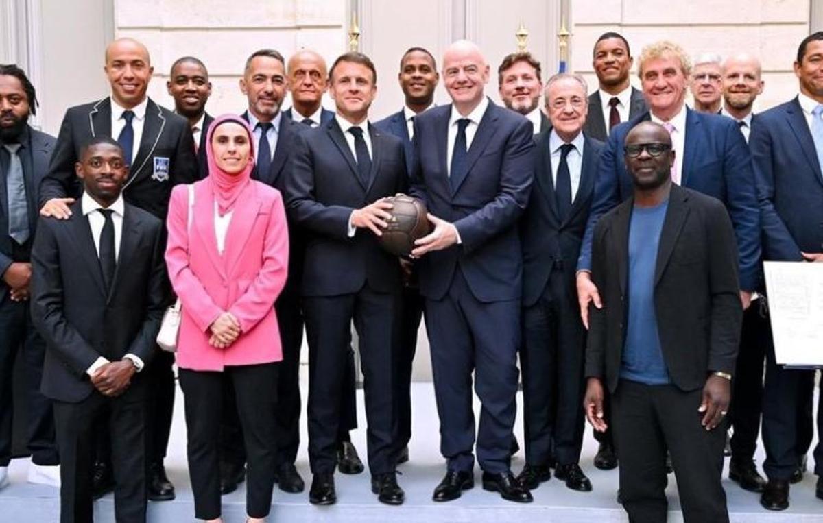 Emmanuel Macron, junto a Gianni Infantino, y a su derecha, Florentino Pérez