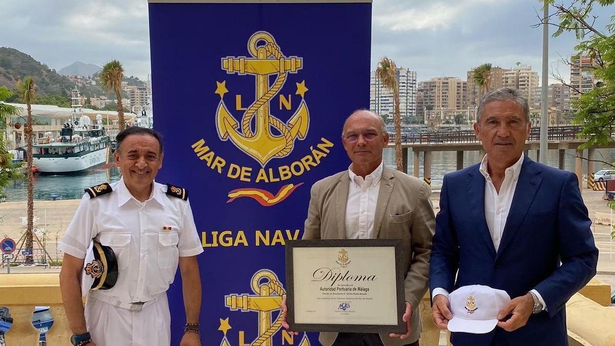 Entrega del reconocimiento a la Autoridad Portuaria de Málaga.