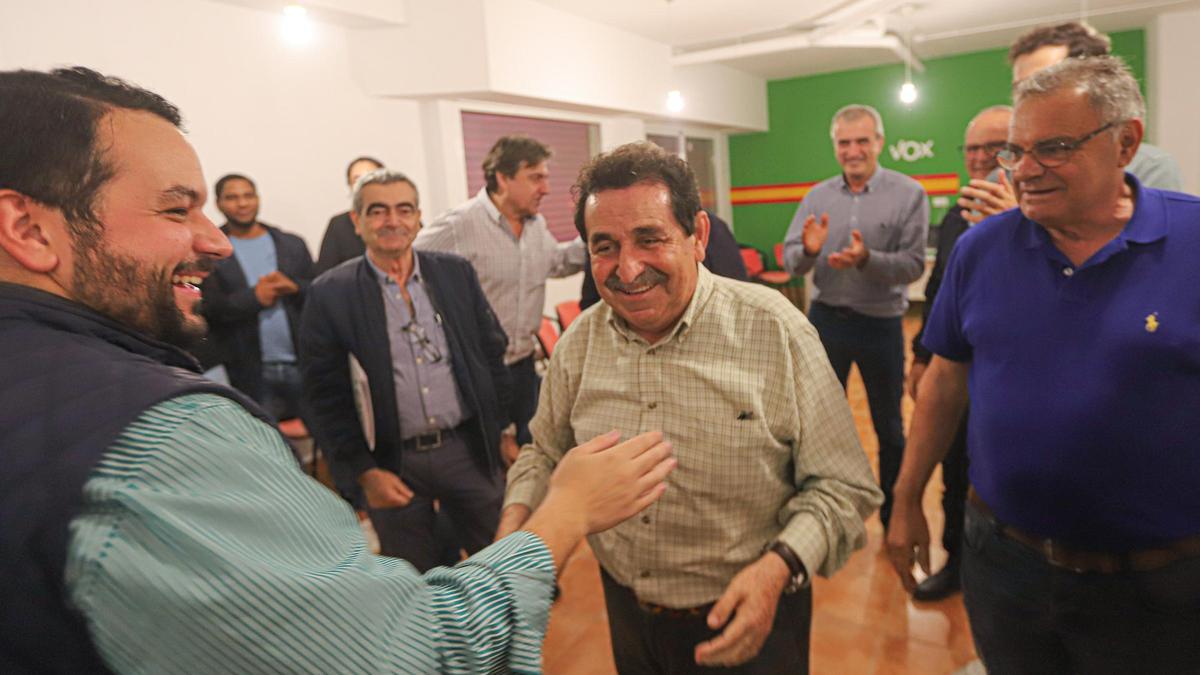 El equipo de Vox Orihuela celebrando los resultados electorales