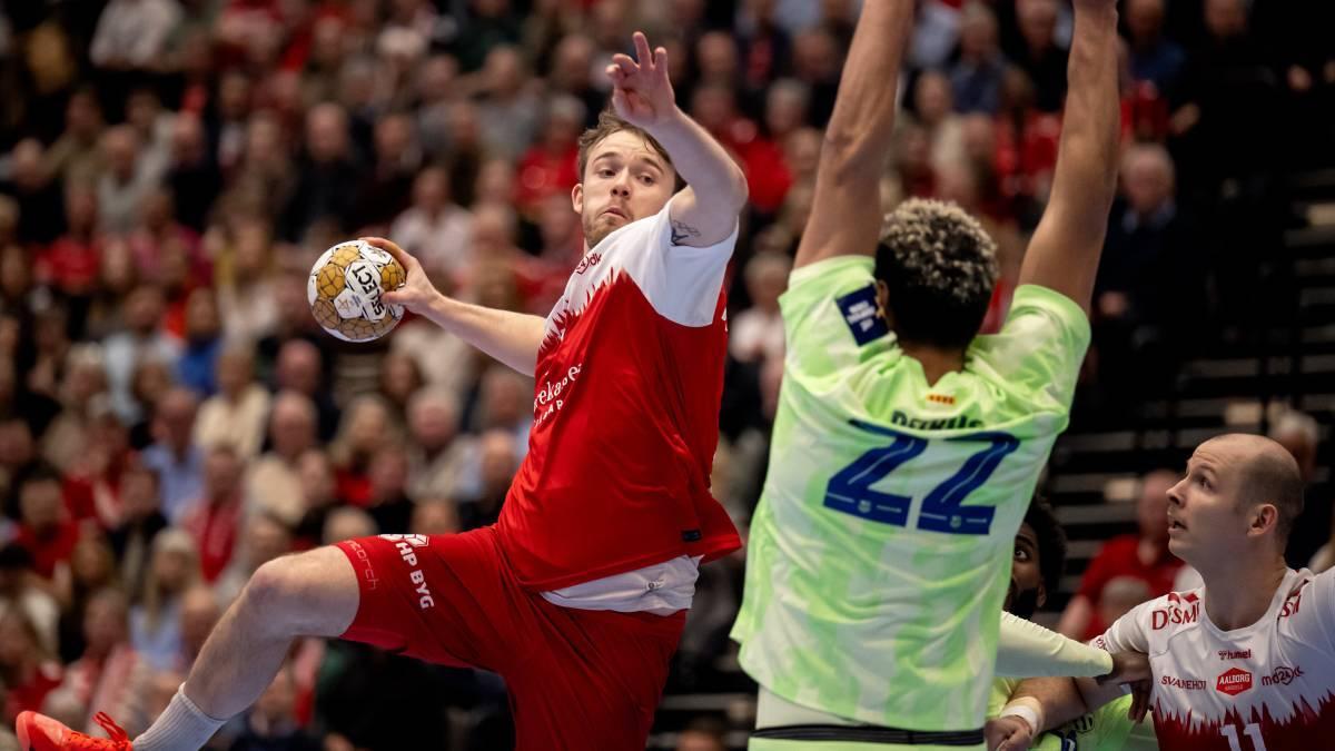 Una imagen del partido Aalborg-Barça