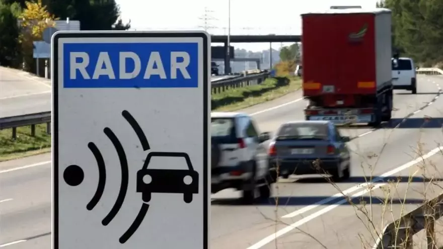 Radares de tramo de la DGT: qué son y cómo multa la DGT con ellos