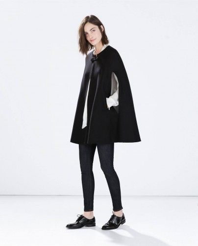 Poncho negro de Zara. Precio: 89'95 euros