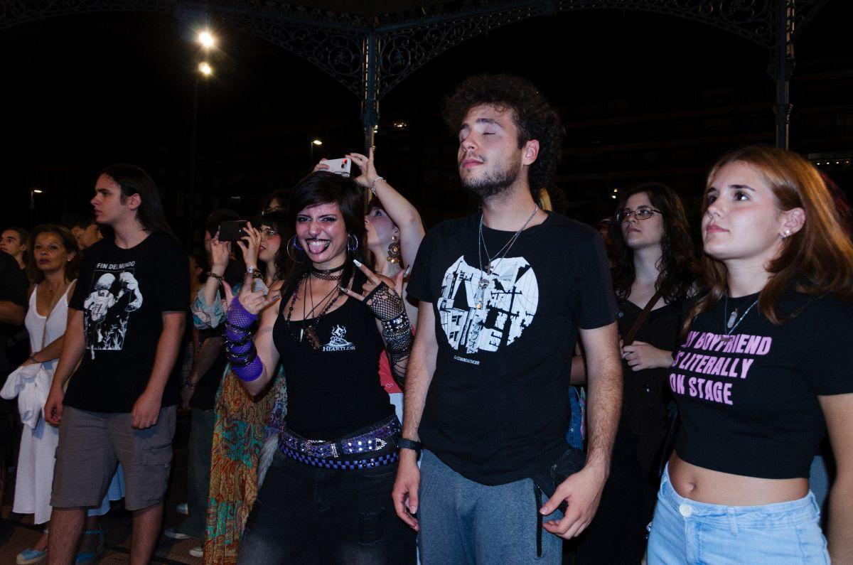 Público asistente a la final de Dinamomusic, que dio su voto mayoritario a la banda.